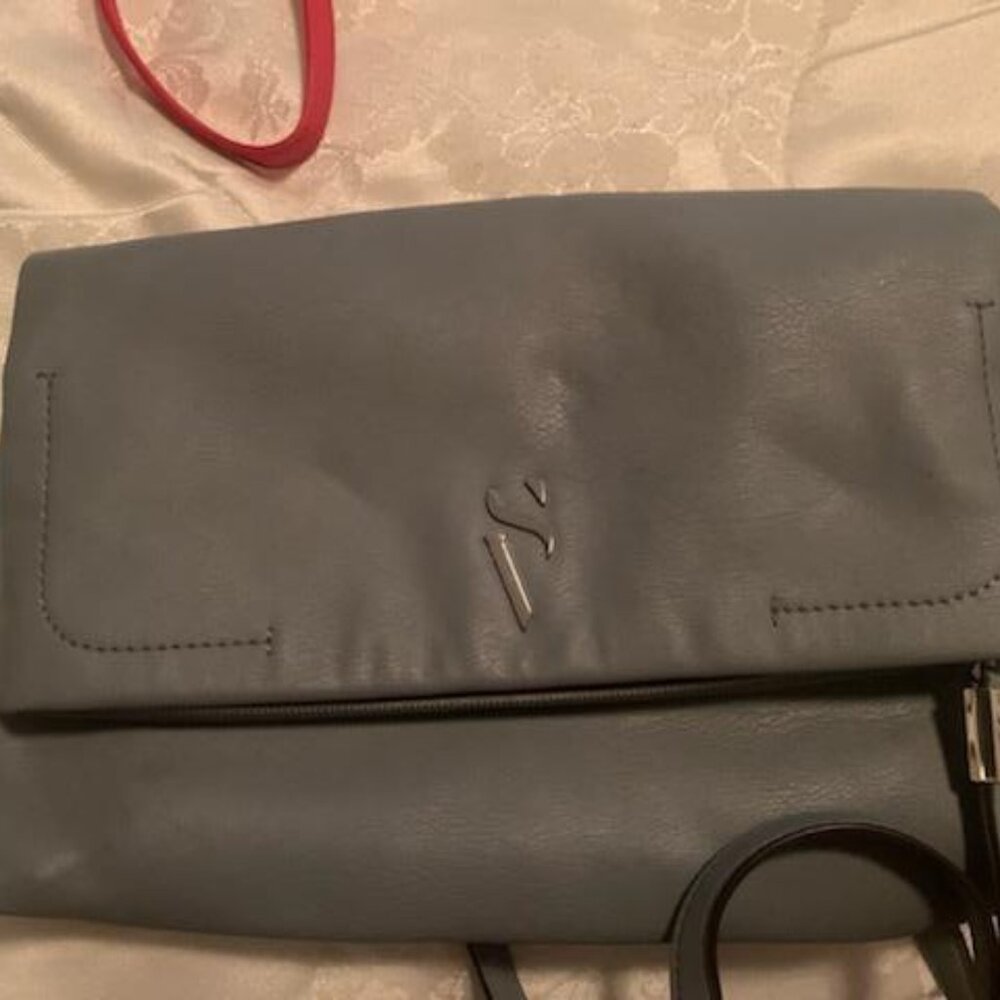 Simply Vera gray purse, long skinny strap.
